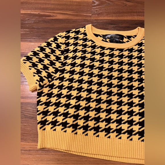 Black and yellow Houndstooth mini skirt and crop top set - Picture 3 of 3